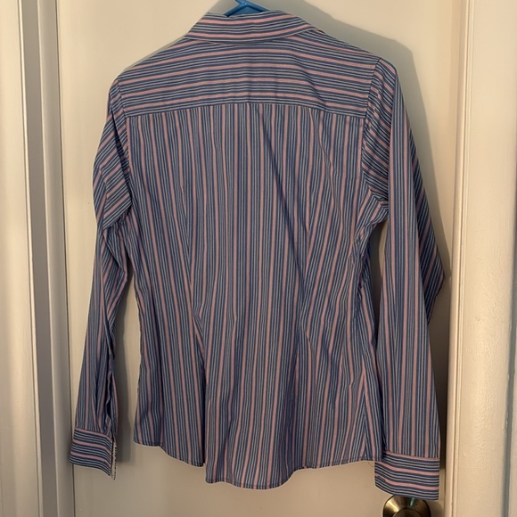 Banana Republic no-iron blouse - Picture 2 of 7